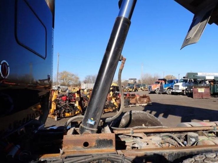 2013-kenworth-t800-image-76