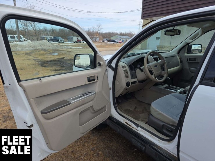 2011-ford-escape-image-16