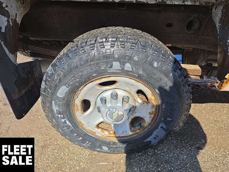 2010-chevrolet-silverado-2500hd-image-13