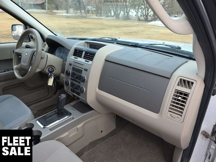 2011-ford-escape-image-33