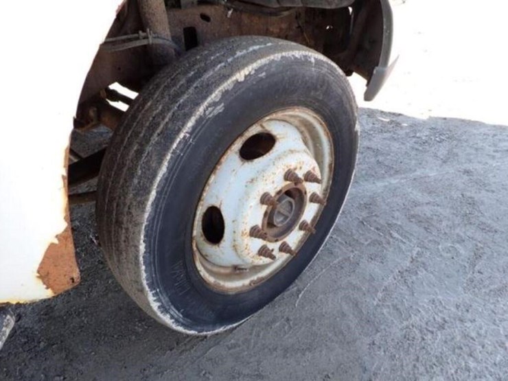 2003-ford-f550-xl-image-42