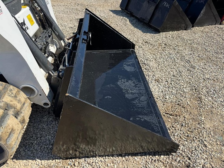 wildcat-74"-skid-steer-high-capacity-bucket-image-4