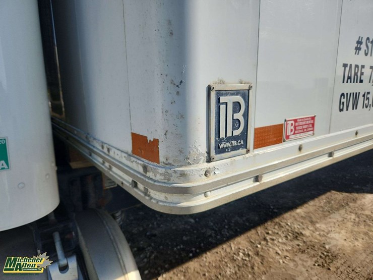 2011-peterbilt-337-image-42