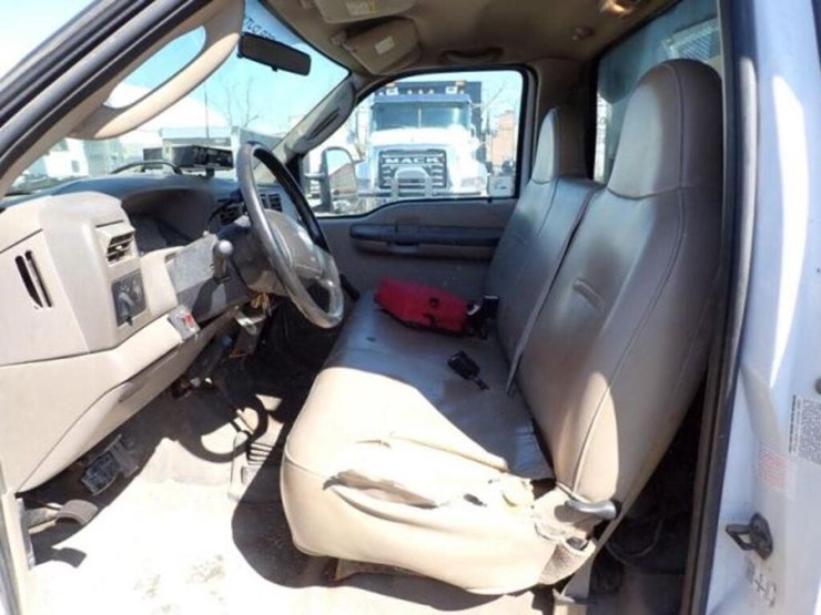 2003-ford-f550-xl-image-19