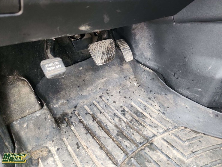 2013-nissan-rogue-image-25