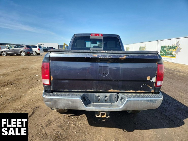 2013-dodge-3500-image-21