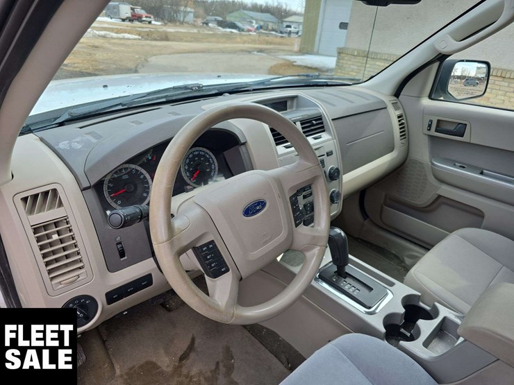 2011-ford-escape-image-18