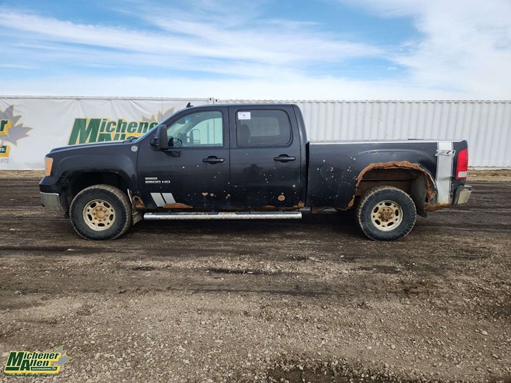 2010-gmc-sierra-2500hd-image-2
