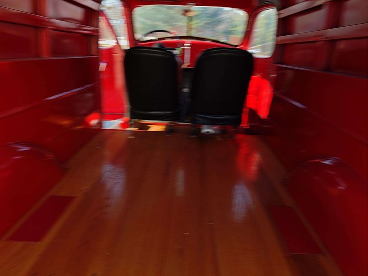 1937-international-d2-panel-truck-image-34