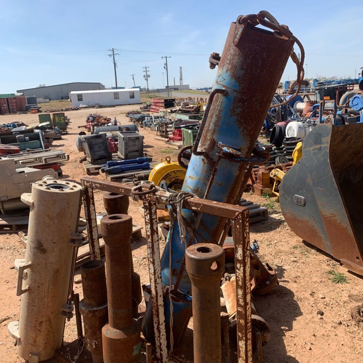 Rack w/ 4 Junk Subs ms 2 Mud buckets