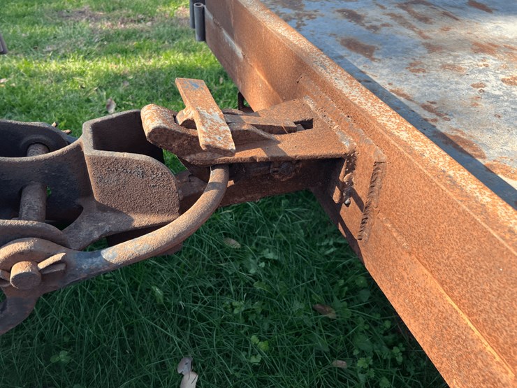 set-of-3-flat-cars-image-40