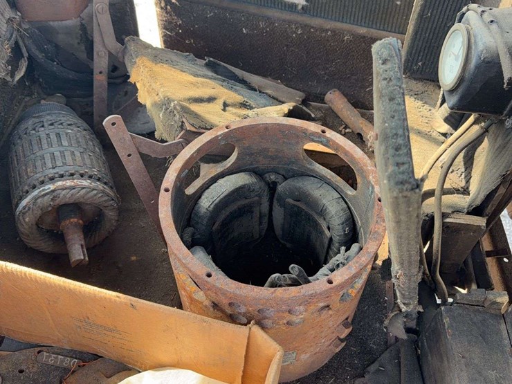 1916-milburn-electric-car-image-26