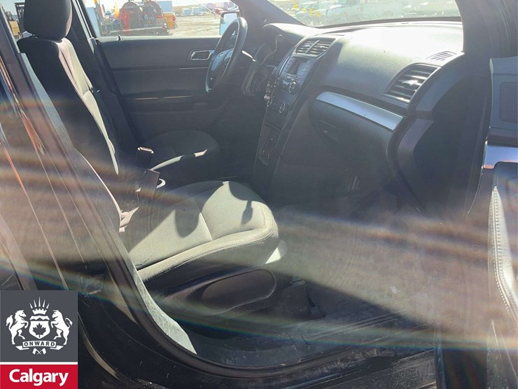 2019-ford-explorer-image-21