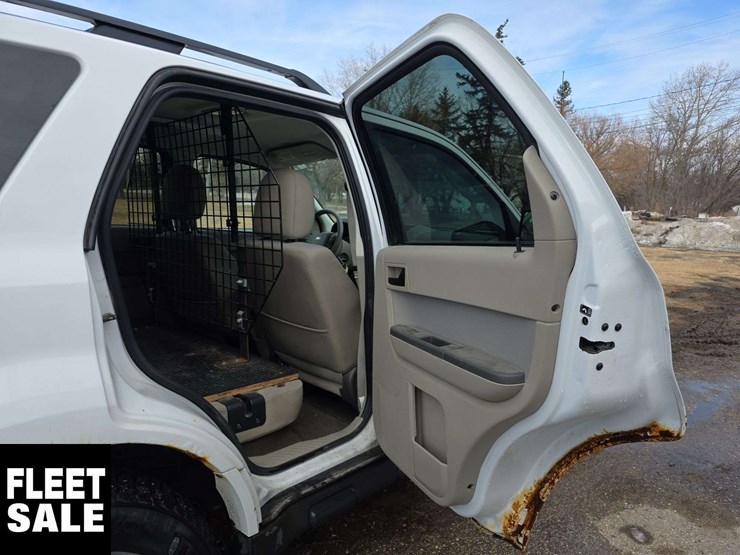 2011-ford-escape-image-30