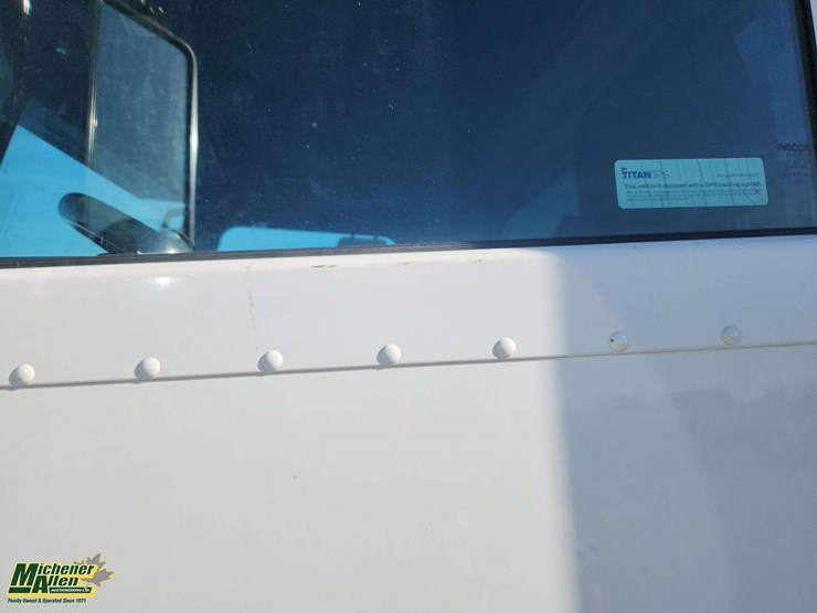 2011-peterbilt-337-image-41