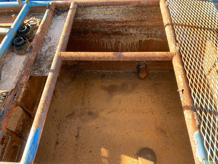 550-bbl-41’-l-x-11’-w-x-5’-t-4-compartment-mud-pit-w/-catwalks-on-top-image-6