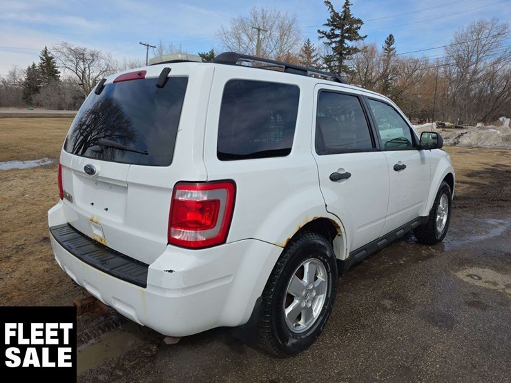 2011-ford-escape-image-3