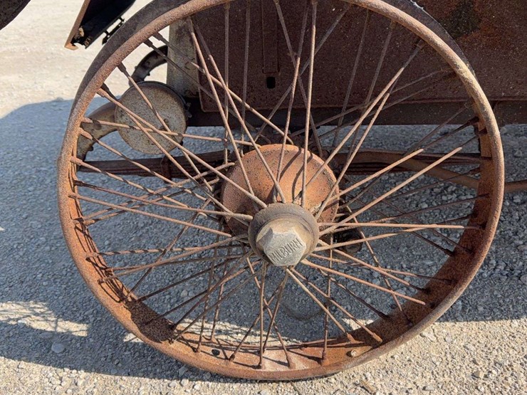 1916-milburn-electric-car-image-9