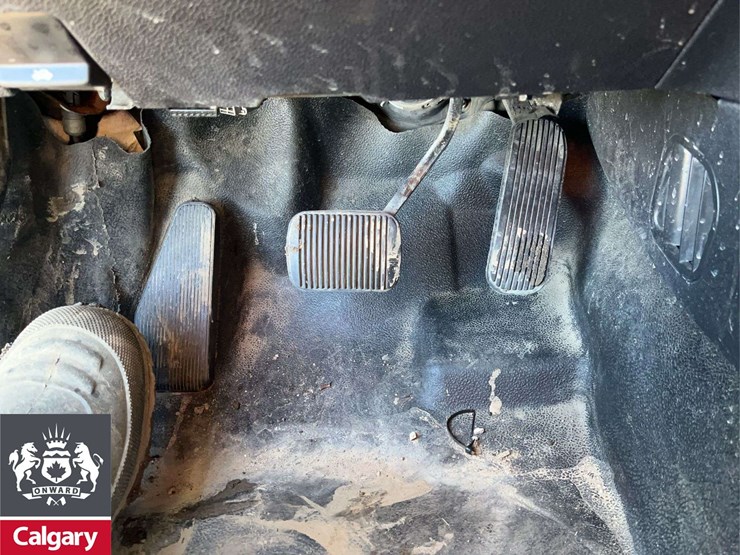 2019-ford-explorer-image-16