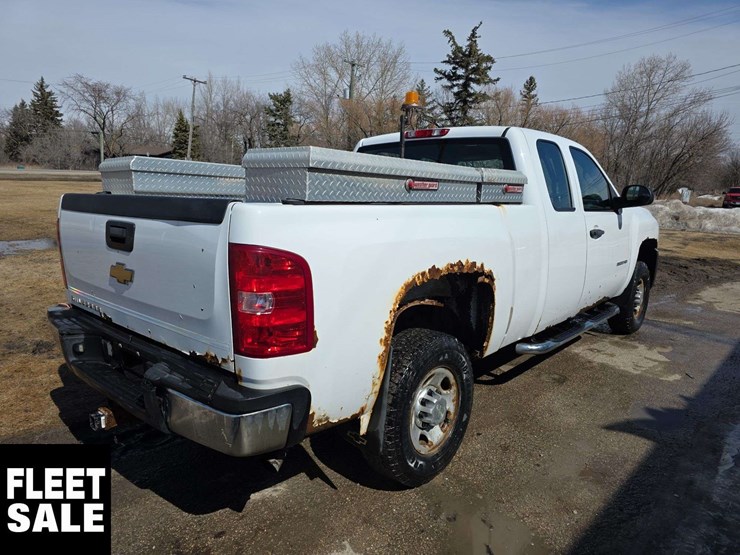 2010-chevrolet-silverado-2500hd-image-3