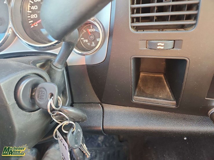 2010-chevrolet-silverado-1500-image-23