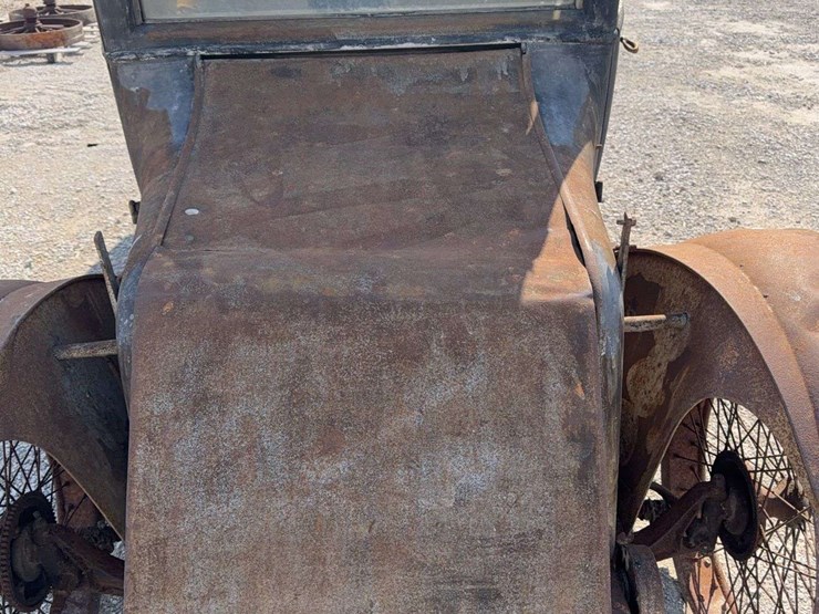 1916-milburn-electric-car-image-11