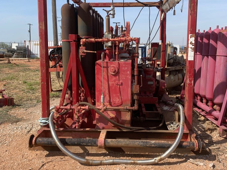 7’-x-12’-x-10’-skidded-bop-closing-unit-image-3