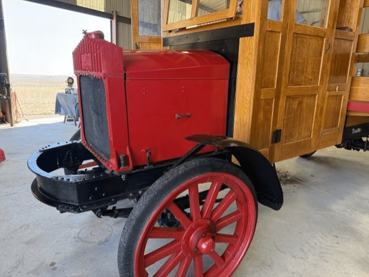 1920-traffic-truck-image-3