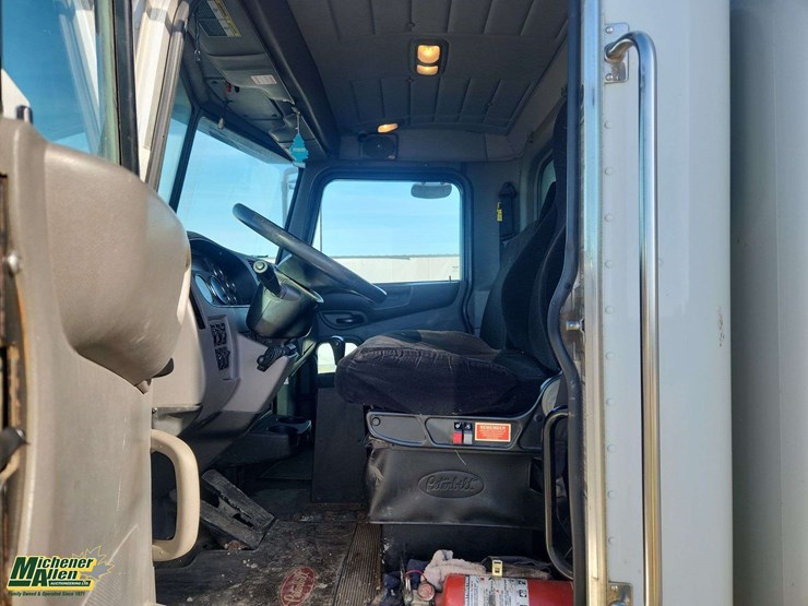 2011-peterbilt-337-image-17