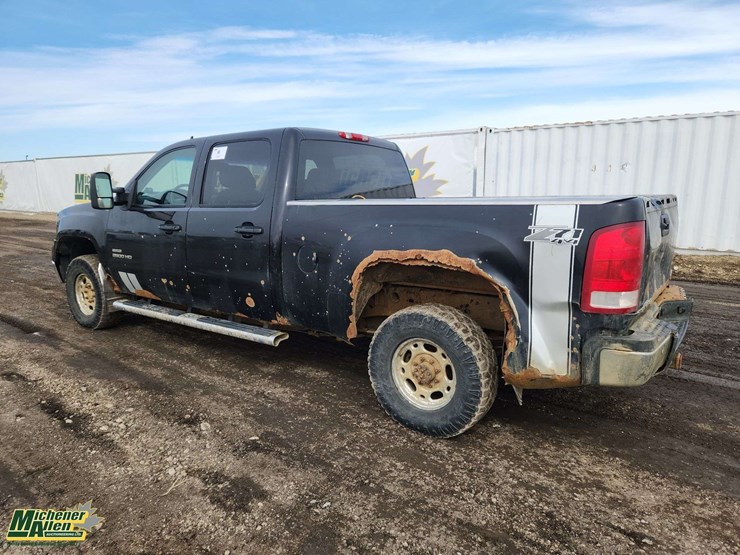 2010-gmc-sierra-2500hd-image-3