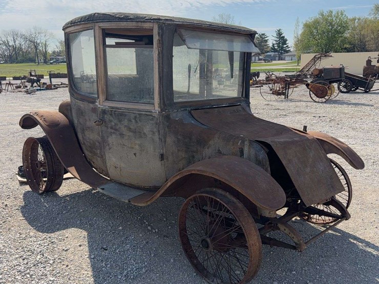 1916-milburn-electric-car-image-3