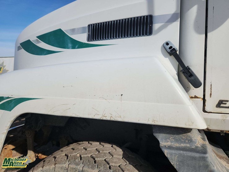 2001-mack-ch613-image-28