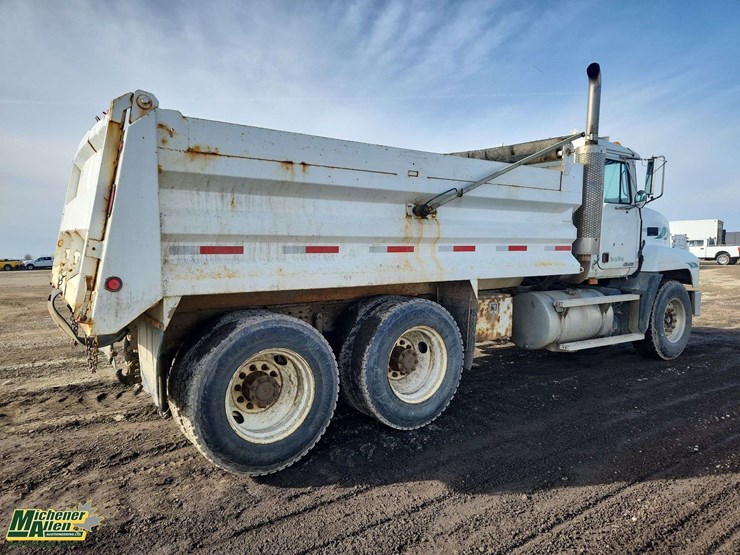 2001-mack-ch613-image-5