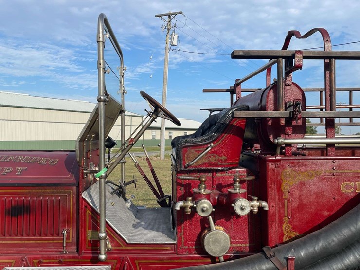 1917-american-la-france-firetruck-image-21