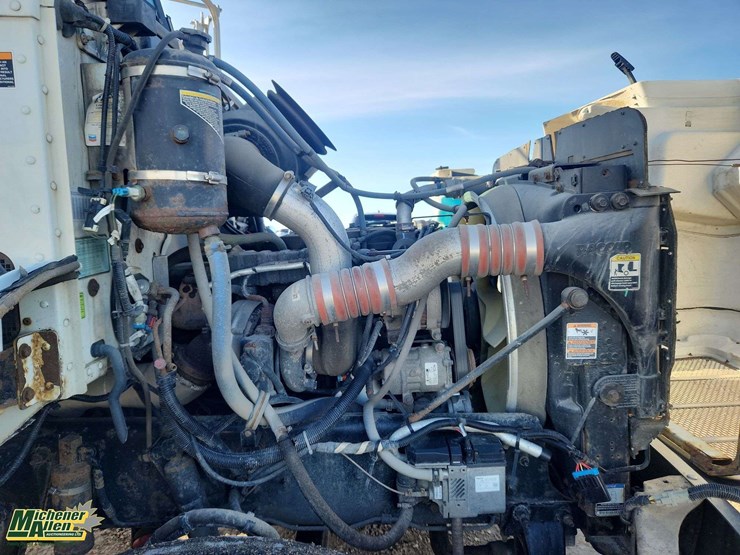 2011-peterbilt-337-image-28