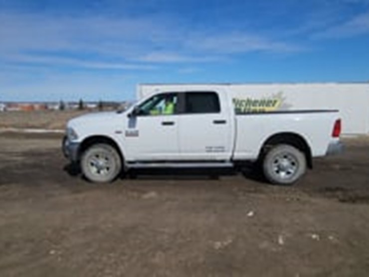 2015-dodge-2500-image-37