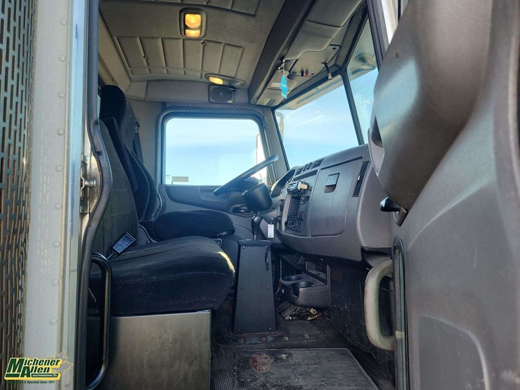 2011-peterbilt-337-image-23