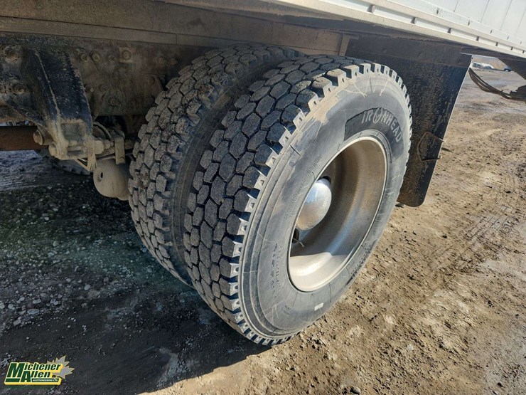 2011-peterbilt-337-image-31