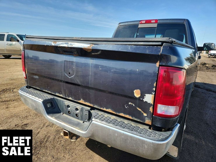 2013-dodge-3500-image-40