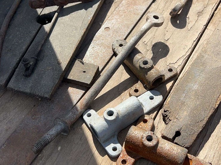 international-highwheeler---restoration-started---original-paint-bed-image-22