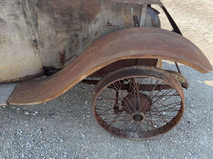 1916-milburn-electric-car-image-15