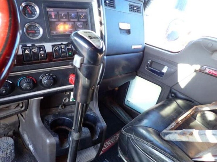 2013-kenworth-t800-image-23