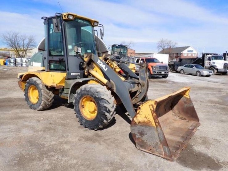 2014-deere-324j-image-3