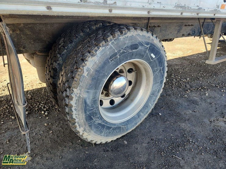 2011-peterbilt-337-image-32