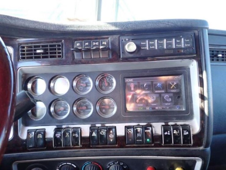 2013-kenworth-t800-image-21