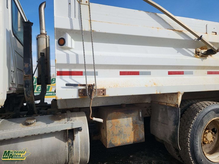 2001-mack-ch613-image-40