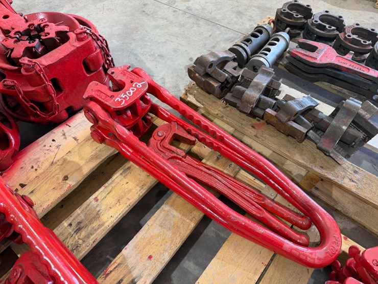 (2)-petol-1”-25-ton-rod-elevators-&-(2)-rod-wrenches-image-1