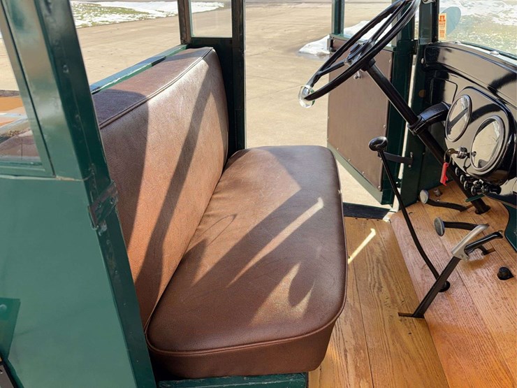 1934-international-c-1-canopy-express-image-23