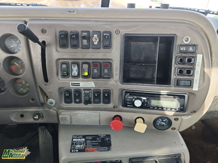 2001-mack-ch613-image-13