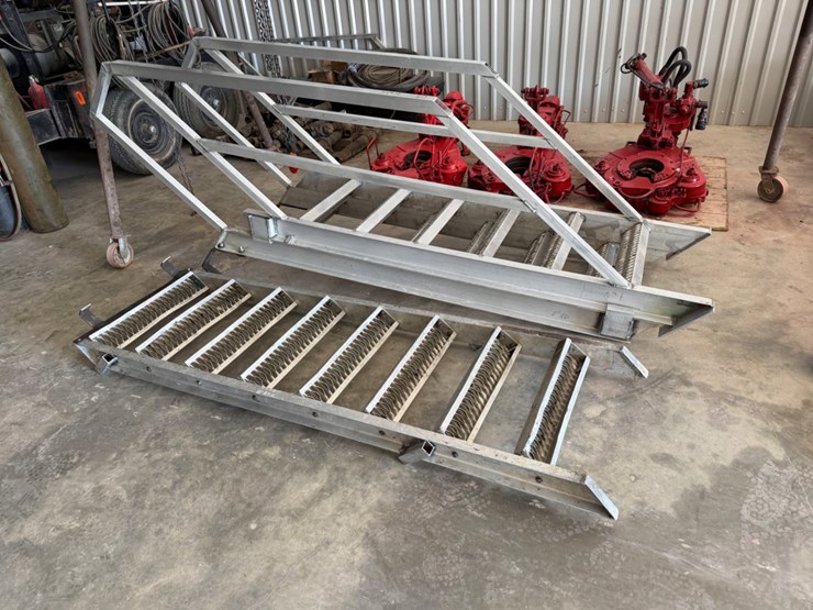 (2)-8’-aluminum-rig-ladders-image-1
